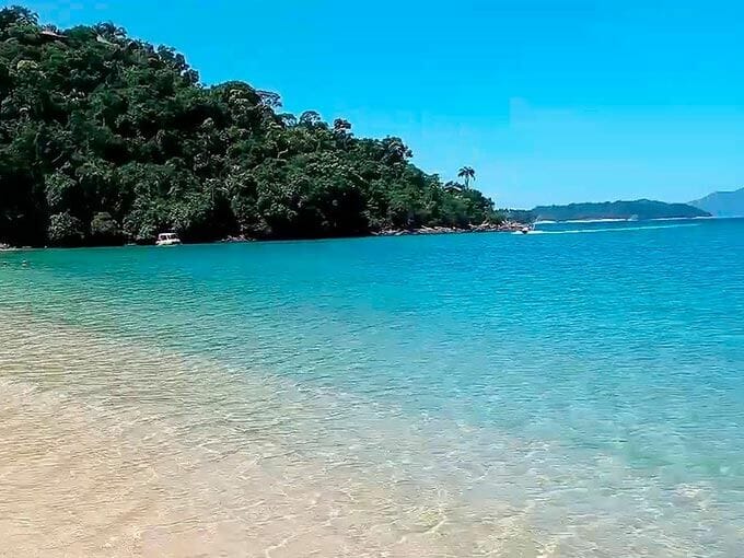 água cristalina das ilhas paradisíacas