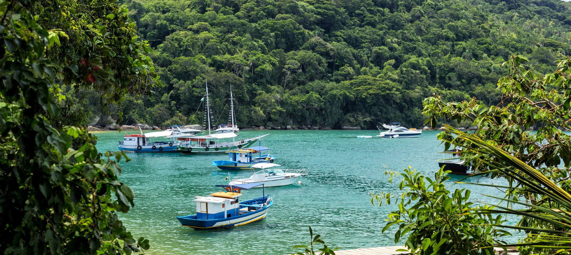 Passeio de escuna ou lancha Agência de Turismo Ilhas Tur Angra dos Reis Ilha Grande